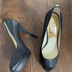 Michael Kors Leather Peep Toe Platform Heels Pumps. Black. 5-5.5